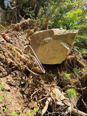 土砂崩れが発生した現場作業